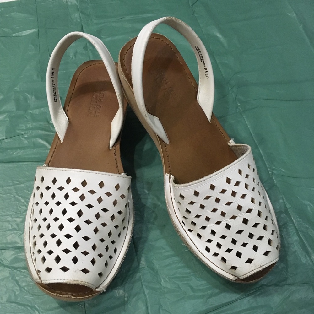 Kenneth Reaction white sandals size 8.5